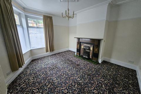 3 bedroom end of terrace house to rent, Broad Street, Dewsbury