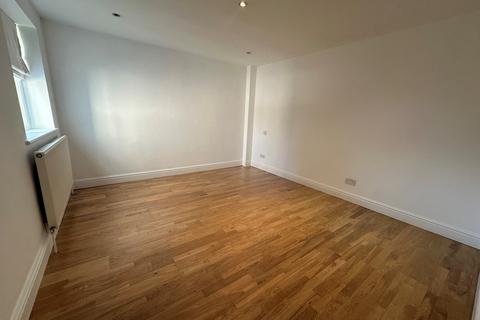 2 bedroom flat to rent, Amwell End, Ware SG12