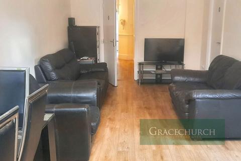 1 bedroom in a house share to rent, Totteridge Road, Enfield EN3