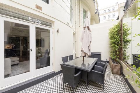 1 bedroom ground floor flat to rent, Kensington Gardens Square, Bayswater W2