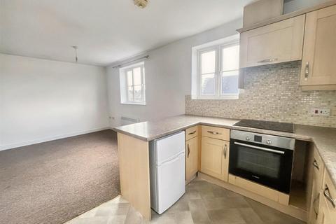 2 bedroom flat to rent, The Pollards, Bourne