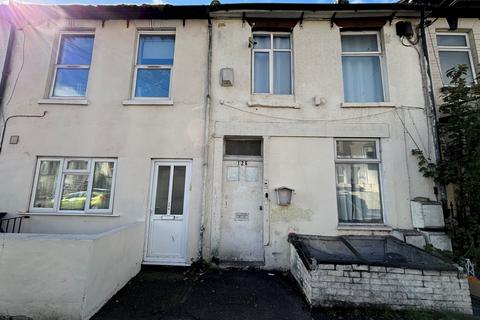 1 bedroom flat to rent, Luton Road, Chatham, ME4