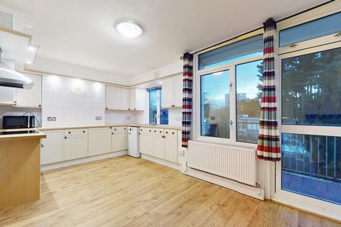 3 bedroom maisonette to rent, Princes Way, London SW19