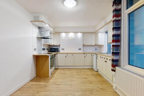 3 bedroom maisonette to rent, Princes Way, London SW19