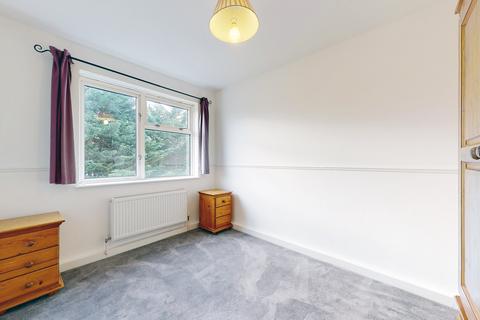 3 bedroom maisonette to rent, Princes Way, London SW19