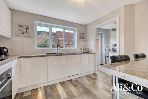 5 bedroom detached house for sale, Norfolk Place, Grays