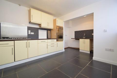 3 bedroom semi-detached house to rent, Woodbridge Road, Barking