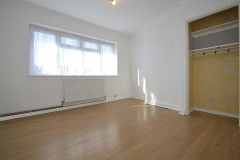 3 bedroom semi-detached house to rent, Woodbridge Road, Barking