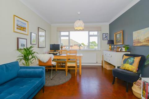 2 bedroom flat for sale, Kenmore Close, Richmond, Surrey