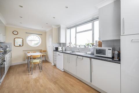 4 bedroom flat for sale, Fairacres, Roehampton Lane, London