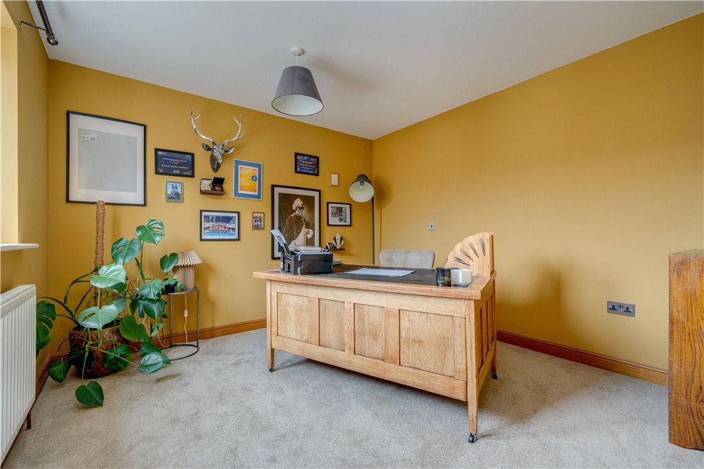 Bedroom/Office