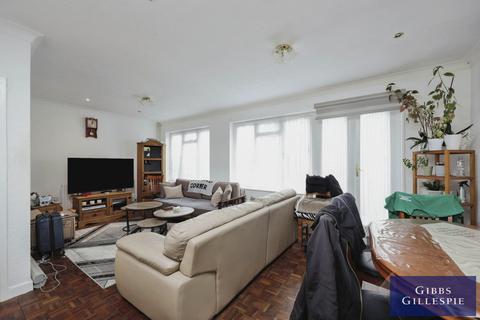 3 bedroom apartment to rent, Cranmer Road, Edgware, HA8