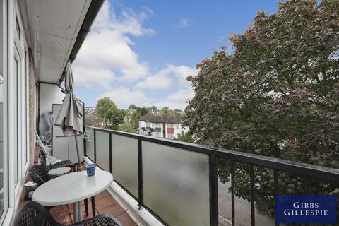 3 bedroom apartment to rent, Cranmer Road, Edgware, HA8