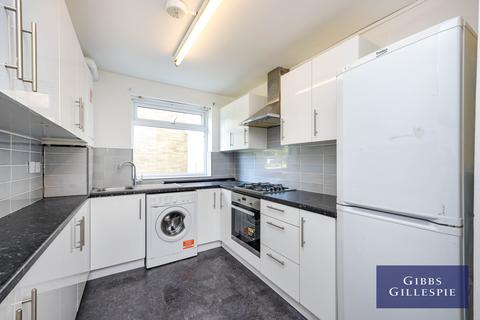 2 bedroom flat to rent, Lonsdale Close, Pinner