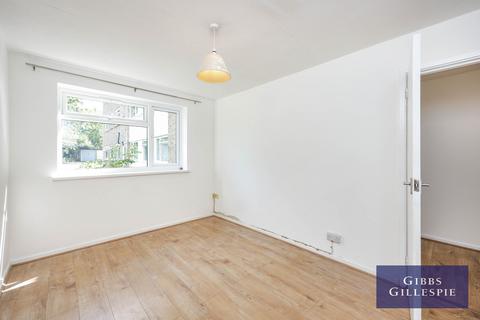 2 bedroom flat to rent, Lonsdale Close, Pinner