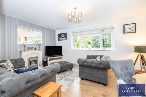 2 bedroom flat to rent, Lonsdale Close, Pinner