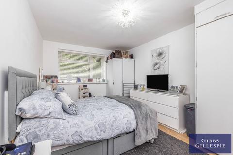 2 bedroom flat to rent, Lonsdale Close, Pinner