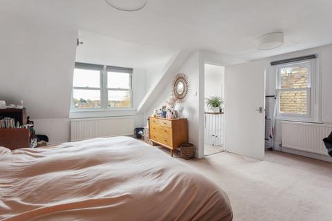 2 bedroom flat to rent, Becondale Road, SE19