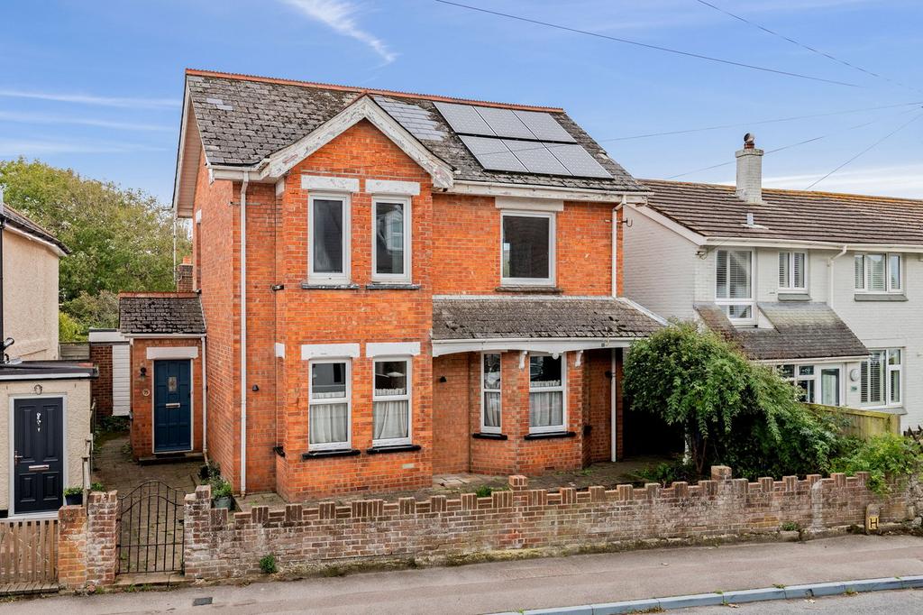 St Leonards Road, Hythe, CT21 4 bed semidetached house for sale £650,000
