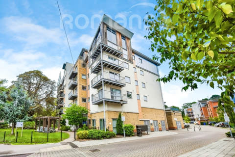 2 bedroom apartment to rent, Coombe Way, Farnborough, GU14