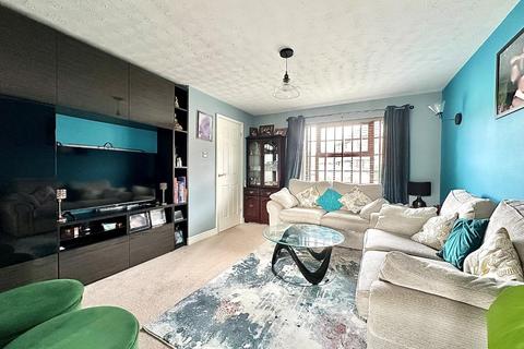 61 Downsway, Northampton, NN4 0TD