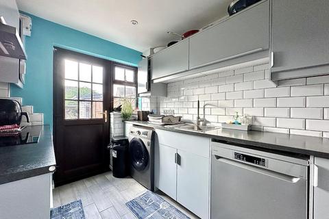 61 Downsway, Northampton, NN4 0TD