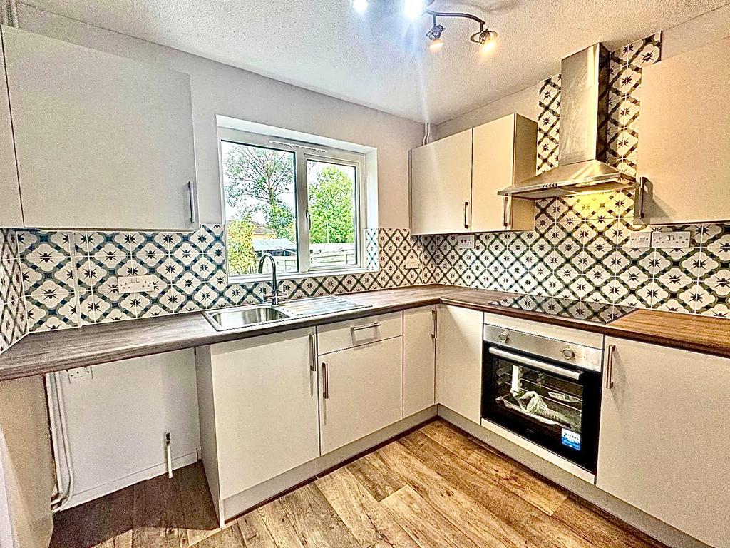 Grange Park, Swindon SN5 2 bed end of terrace house - £230,000