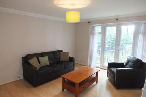 2 bedroom flat to rent, Dedworth Manor,Windsor