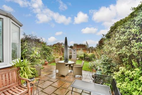 37 Dean Road, Strood, Rochester, ME2 3QH