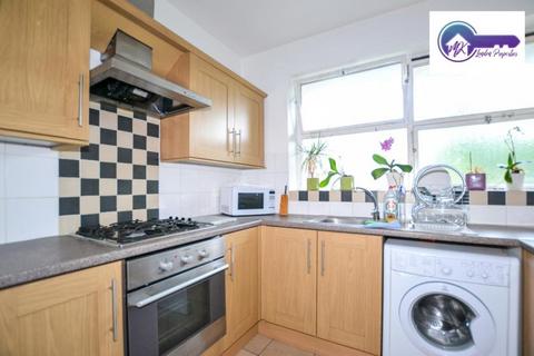 3 bedroom flat to rent, London SW1V