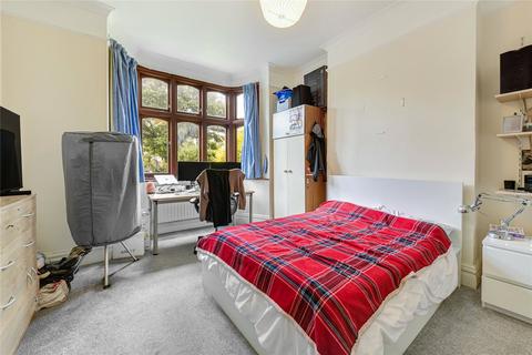 4 bedroom terraced house to rent, Weir Road, London SW12