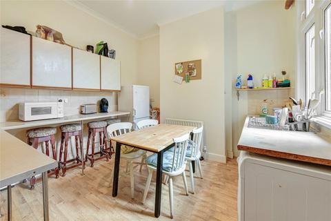 4 bedroom terraced house to rent, Weir Road, London SW12