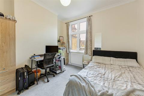 4 bedroom terraced house to rent, Weir Road, London SW12