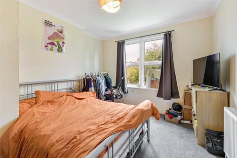 4 bedroom terraced house to rent, Weir Road, London SW12