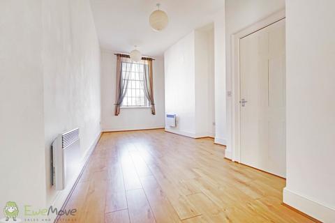 2 bedroom flat to rent, The Crescent, Gloucester, GL1 3