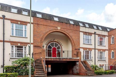 2 bedroom apartment for sale, Regents Court, Newbury, RG14