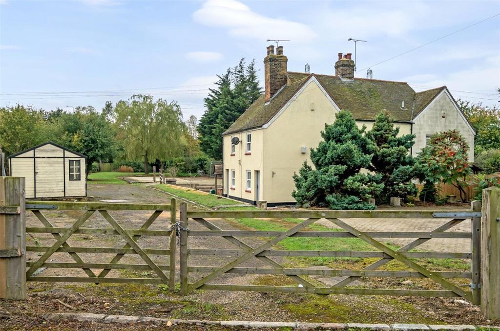 Baker Street, Orsett, Grays, Essex, RM16 3 bed semidetached house to