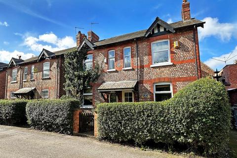 2 bedroom end of terrace house for sale, Tolland Lane, Hale