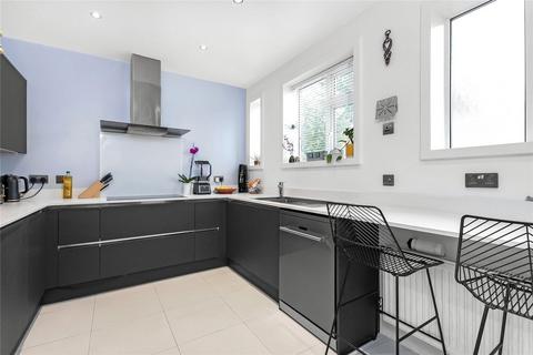 3 bedroom semi-detached house to rent, Crown Dale, London, SE19