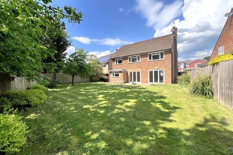 9 Brookside, Cranleigh, GU6 8DA