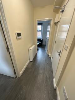 2 bedroom flat to rent, Flat 3, 21 High Street,CV31 1LN