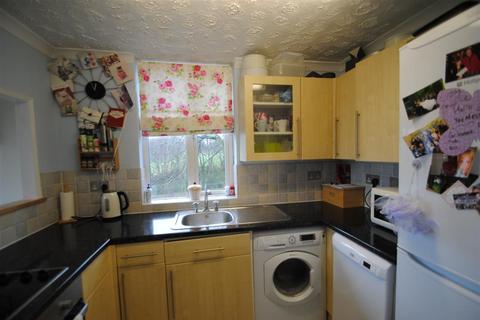 2 bedroom flat to rent, Westacre Close, Bristol