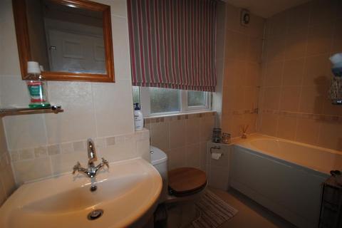 2 bedroom flat to rent, Westacre Close, Bristol