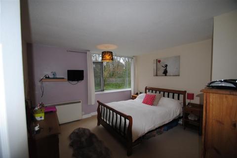 2 bedroom flat to rent, Westacre Close, Bristol