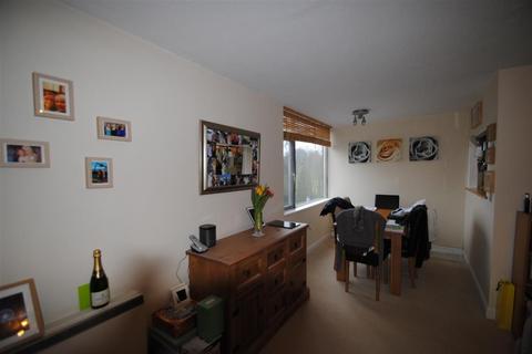 2 bedroom flat to rent, Westacre Close, Bristol