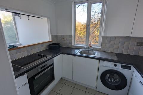 2 bedroom flat to rent, Westacre Close, Bristol