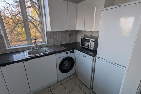 2 bedroom flat to rent, Westacre Close, Bristol