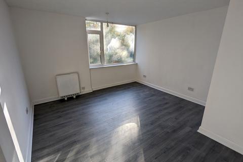 2 bedroom flat to rent, Westacre Close, Bristol