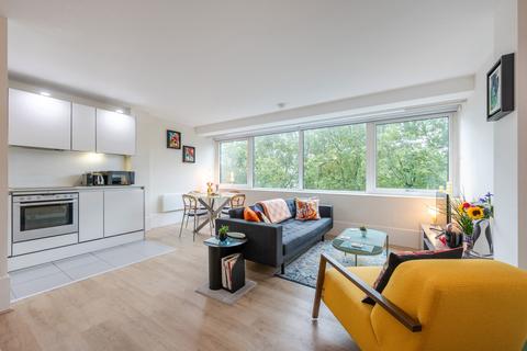 2 bedroom flat for sale, Aragon Tower, George Beard Road, London, SE8