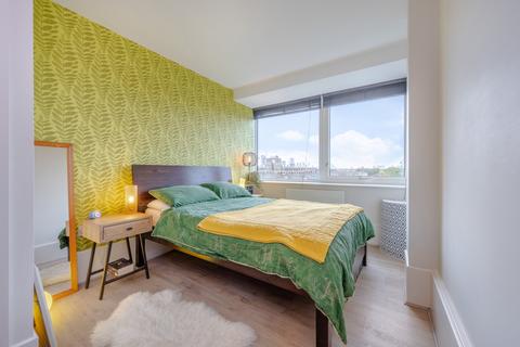 2 bedroom flat for sale, Aragon Tower, George Beard Road, London, SE8